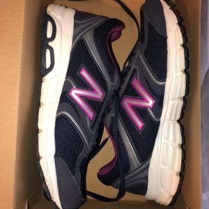 Size 8 Women’s New Balance Running Shoes